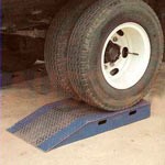 2. Set de 4 ridicătoare pentru roți cu 100 mm – permite creșterea suplimentară a înălțimii vehiculului, dacă ridicarea la nivelul standard nu este suficientă pentru efectuarea lucrărilor din depozit.
2. Set de 4 ridicătoare pentru roți cu 100 mm – permite creșterea suplimentară a înălțimii vehiculului, dacă ridicarea la nivelul standard nu este suficientă pentru efectuarea lucrărilor din depozit.
