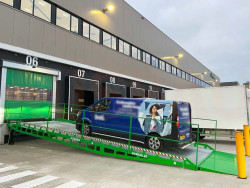 Rampă de încărcare fixă pentru un operator poștal din Olanda Rampă de încărcare fixă pentru un operator poștal din Olanda